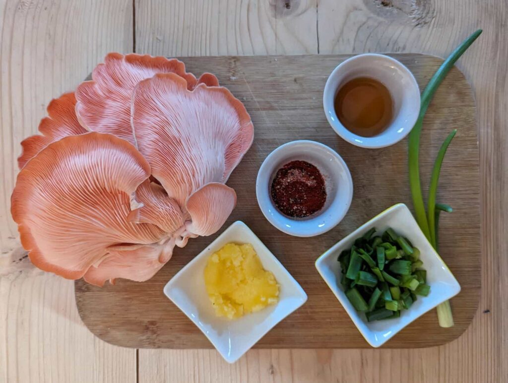 rožinės kreivabūdės grybai, ghee sviestas, klevų sirupas