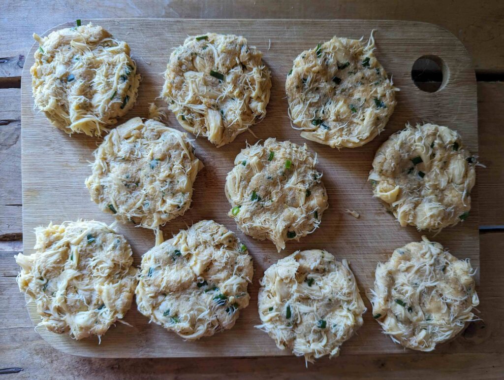 Liūto karčių (Lion's mane) grybų receptas. Vegetariški krabo mėsos kotletai.