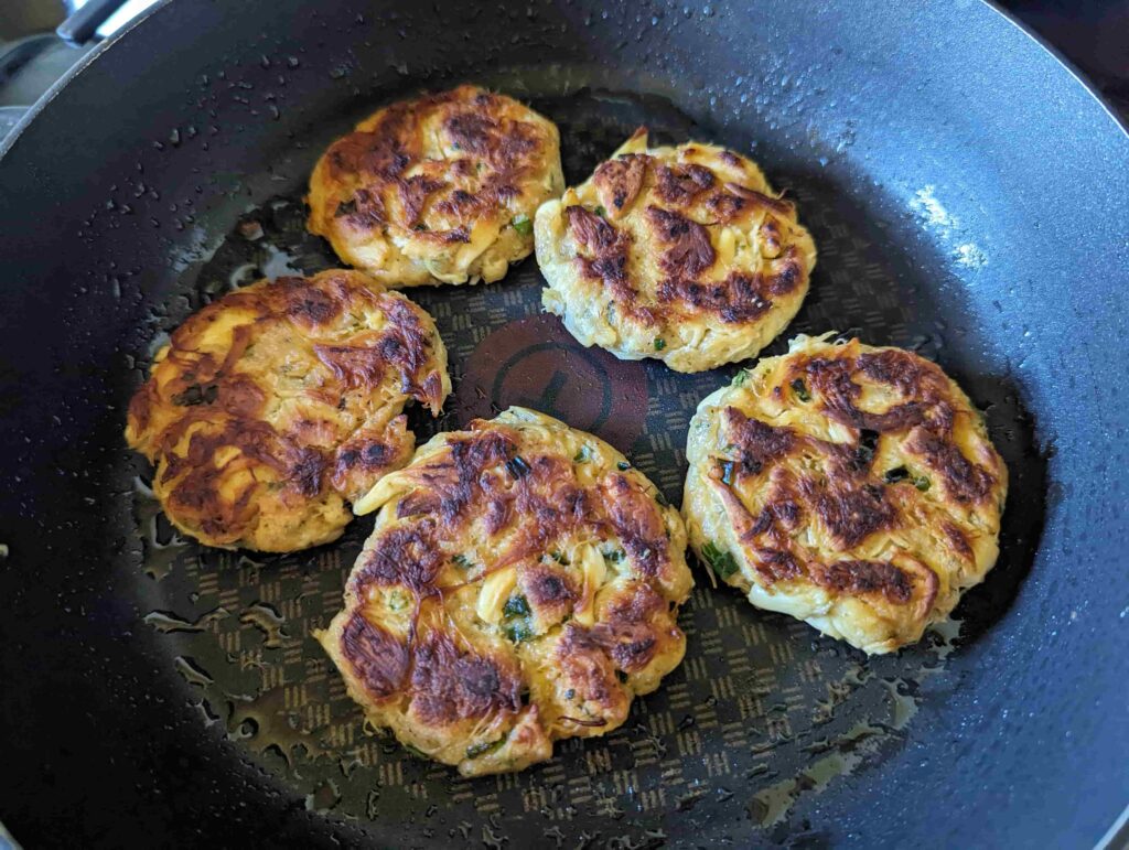 Liūto karčių (Lion's mane) grybų receptas. Vegetariški krabo mėsos kotletai.